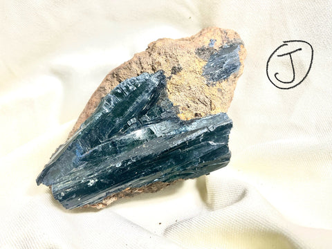 Vivianite in Matrix